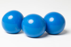 O Fluid Balance é uma bola projetada para ser uma ferramenta versátil no método Inner Balance, permitindo o deslizamento suave sobre várias superfícies do corpo, como chão e paredes.